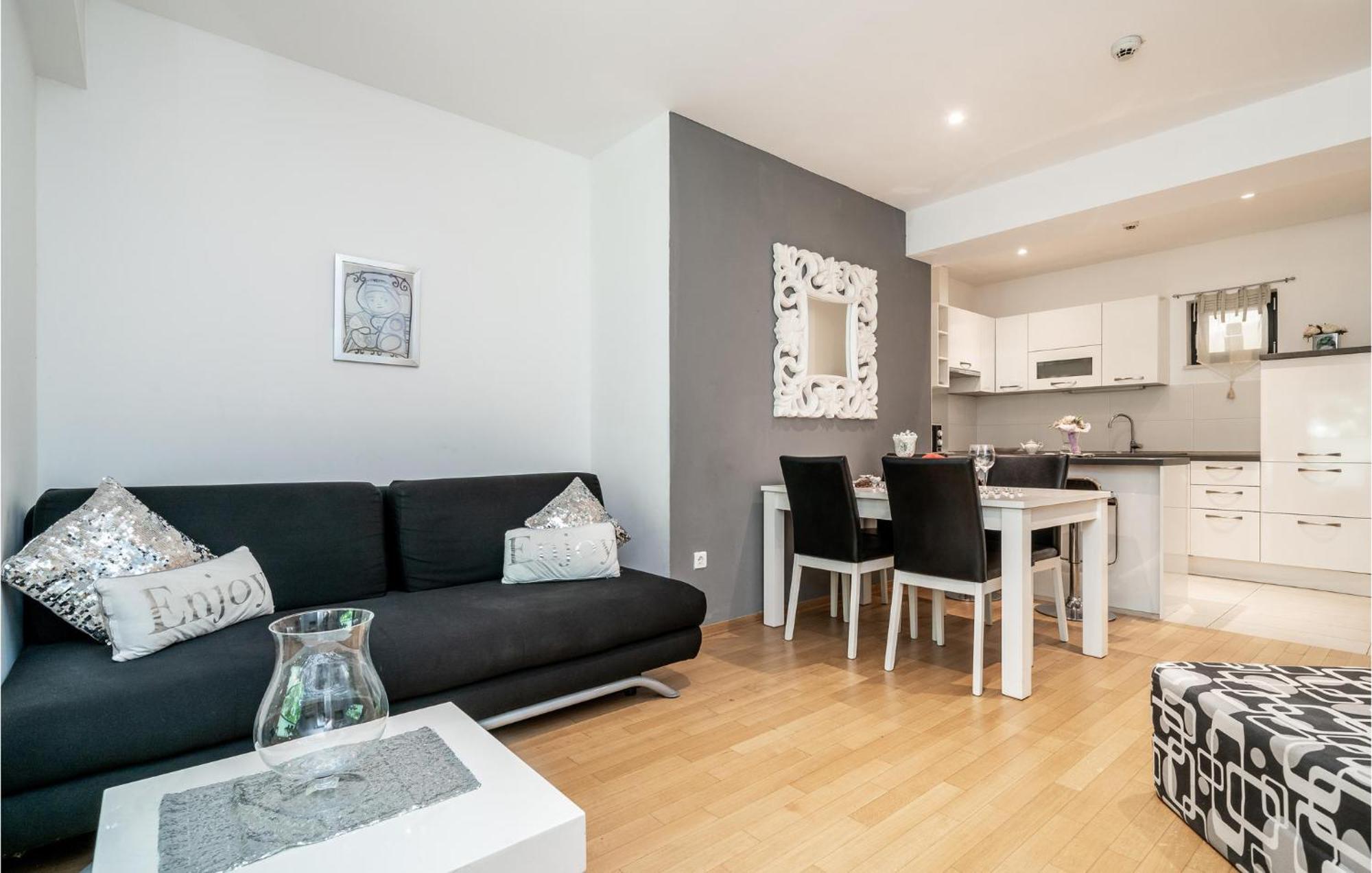 1 Bedroom Amazing Apartment In Dubrovnik Exteriör bild